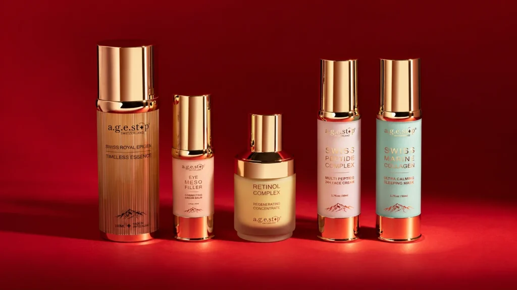 Melazma, pege od sunca i tragovi posle akni: kako da prepoznate svoju vrstu fleka 2 AGESTOP proizvodi na crvenoj pozadini: Swiss Royal Epigen Timeless Essence, Eye Meso Filler, Retinol Complex, Peptide Complex Face Cream i Marine Collagen Sleeping Mask